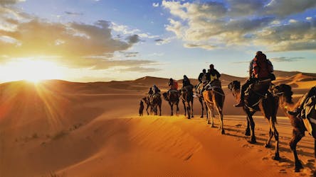 Excursão ao deserto de Agafay com jantar em barraca ao pôr do sol